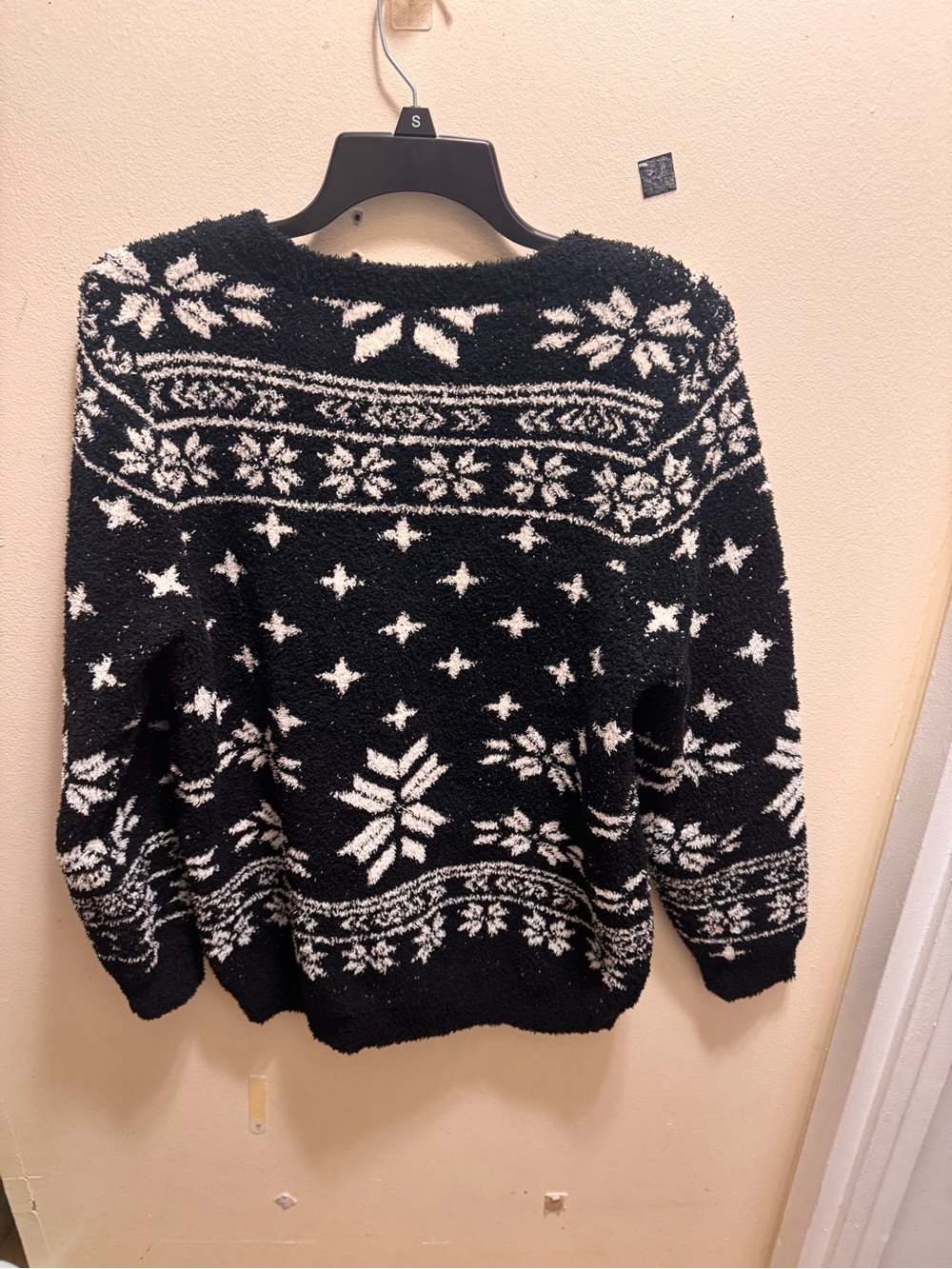 Barefoot Dreams Black & White Snowflake Crewneck Sweater size large - Picture 4 of 5